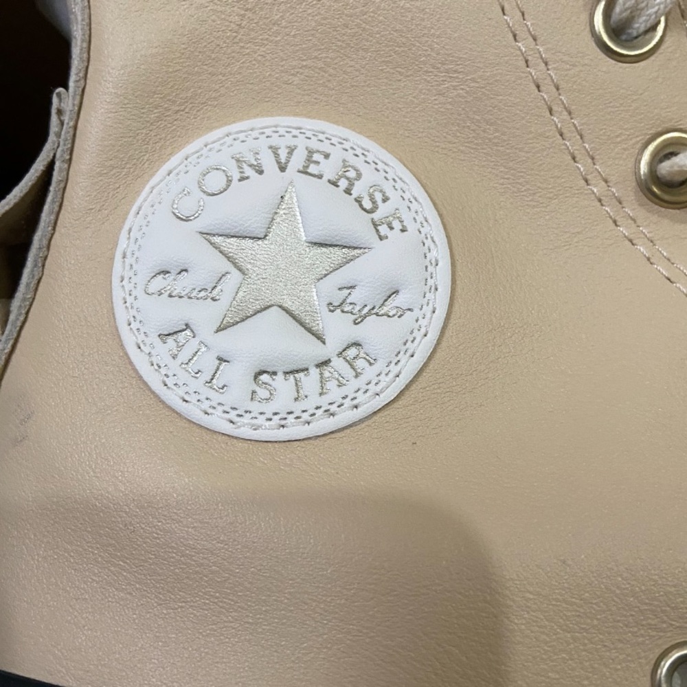 Hi tops gift 🎁 someone.  leather sneakers.  Genuine Converse. Unisex - Picture 4 of 10